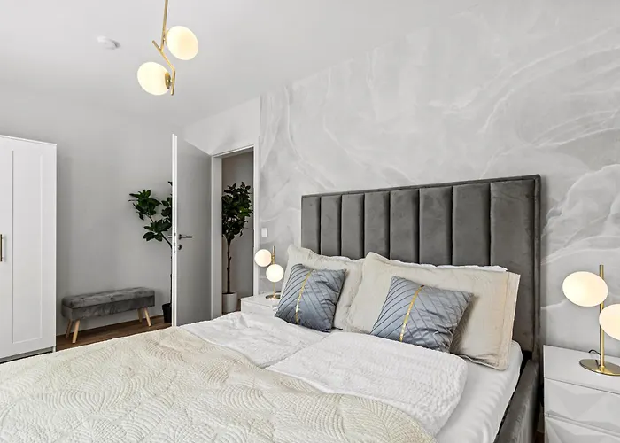 Spacious 3-br - Balcony - Onsite Parking 19,90 Per Day *