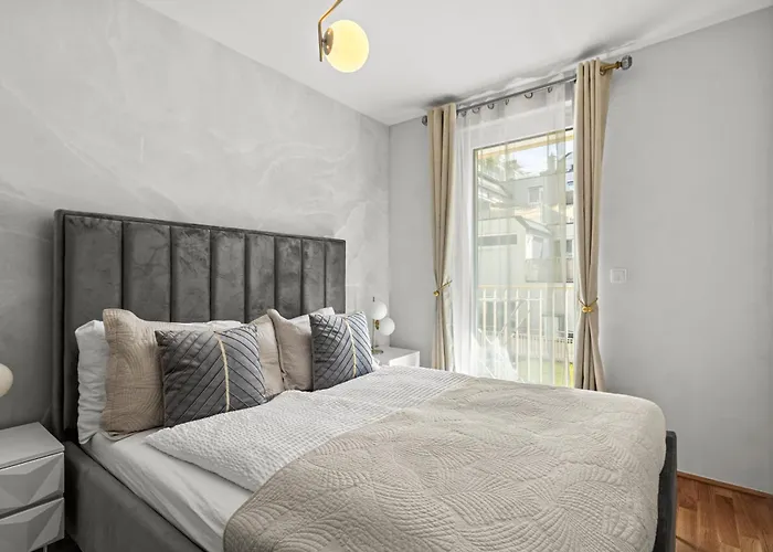 Spacious 3-br - Balcony - Onsite Parking 19,90 Per Day